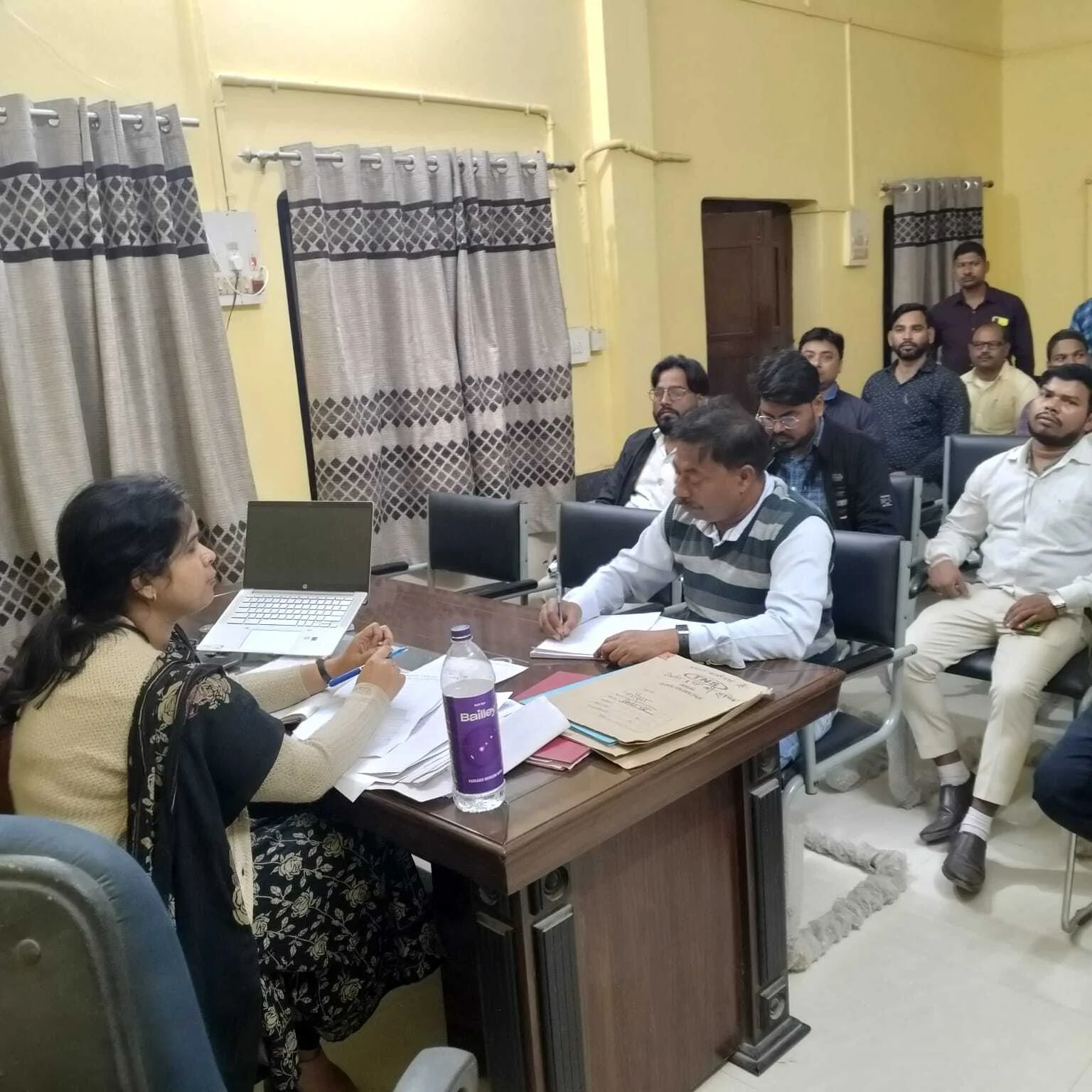 पंचायत के ई-रिक्शा और ठेला को जल्द ठीक करवाने का दिया निर्देश