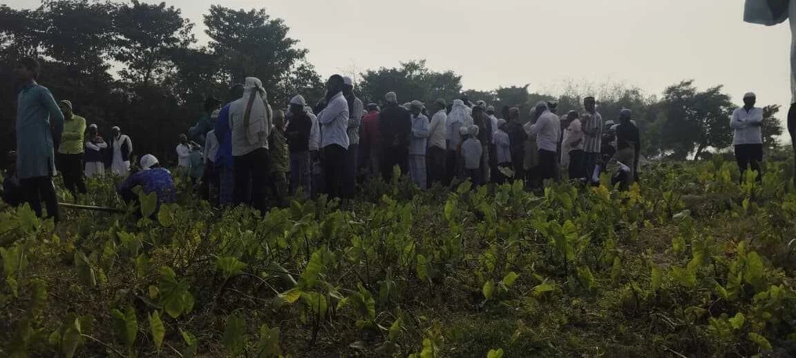 मोटरसाइकिल से गिरने पर महिला की मौत