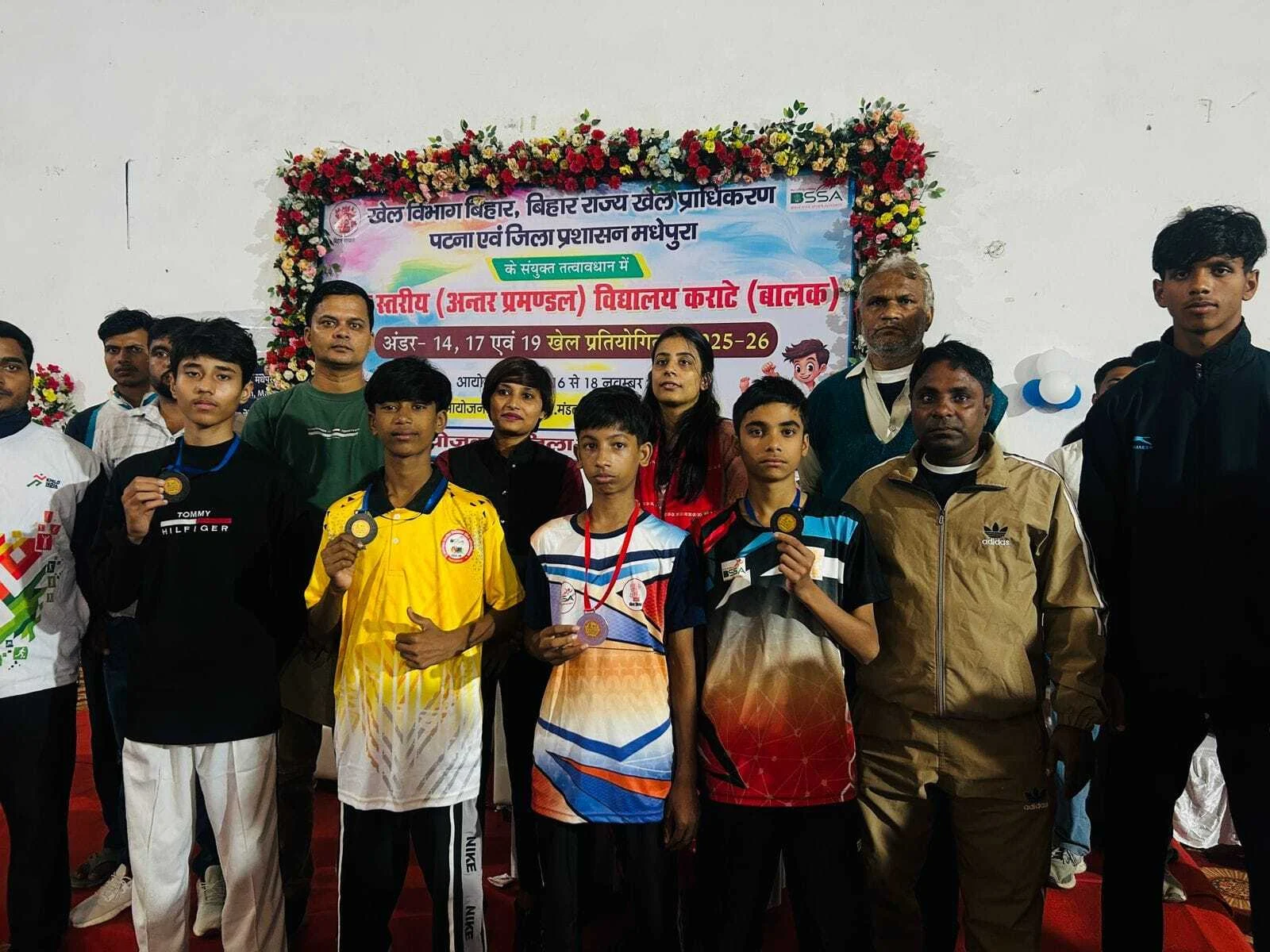 कराटे में पटना के आदर्श को मिला स्वर्ण