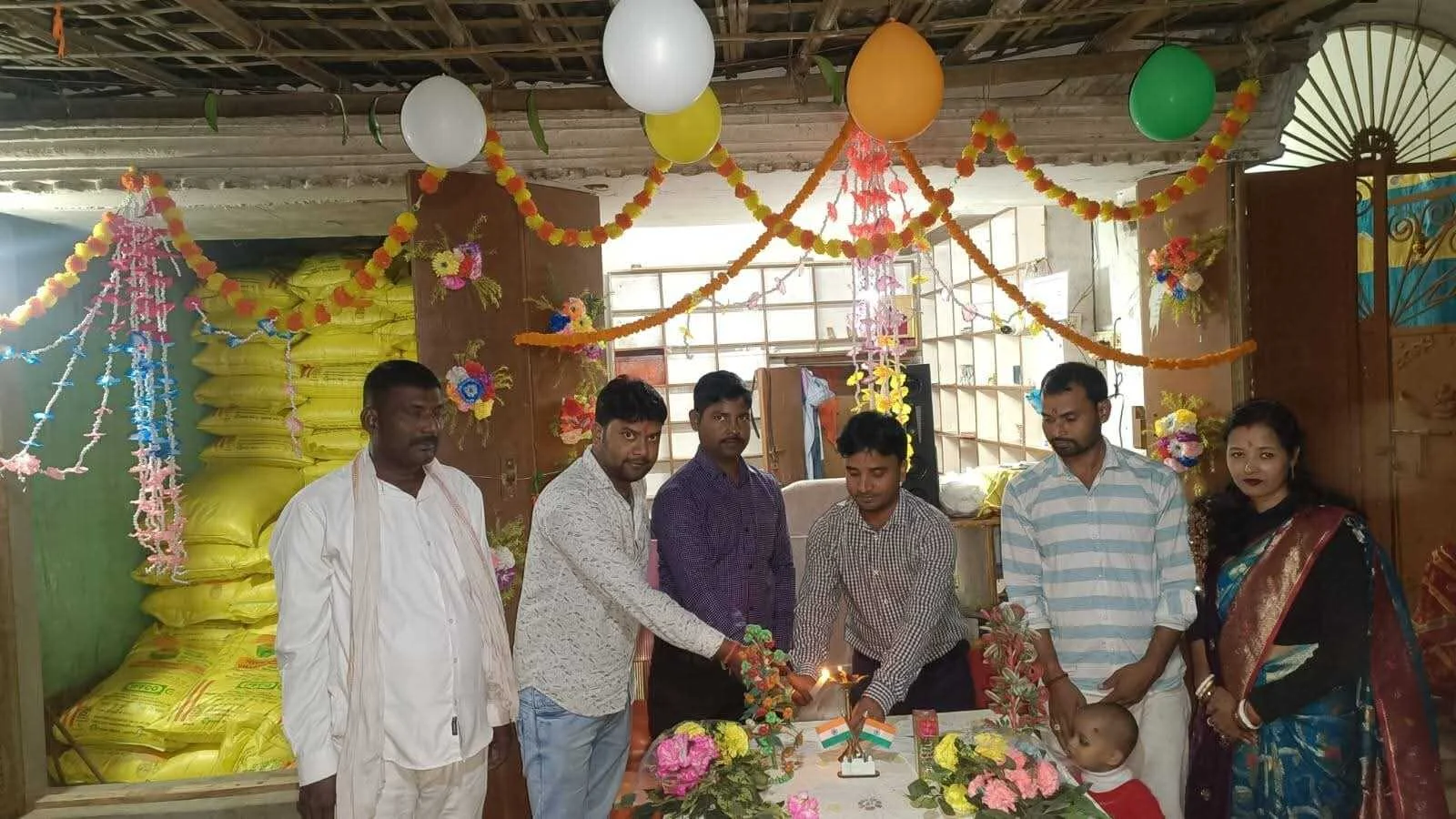 गणेशपुर पैक्स में उर्वरक दुकान का हुआ उद्घाटन, किसानों में खुशी की लहर