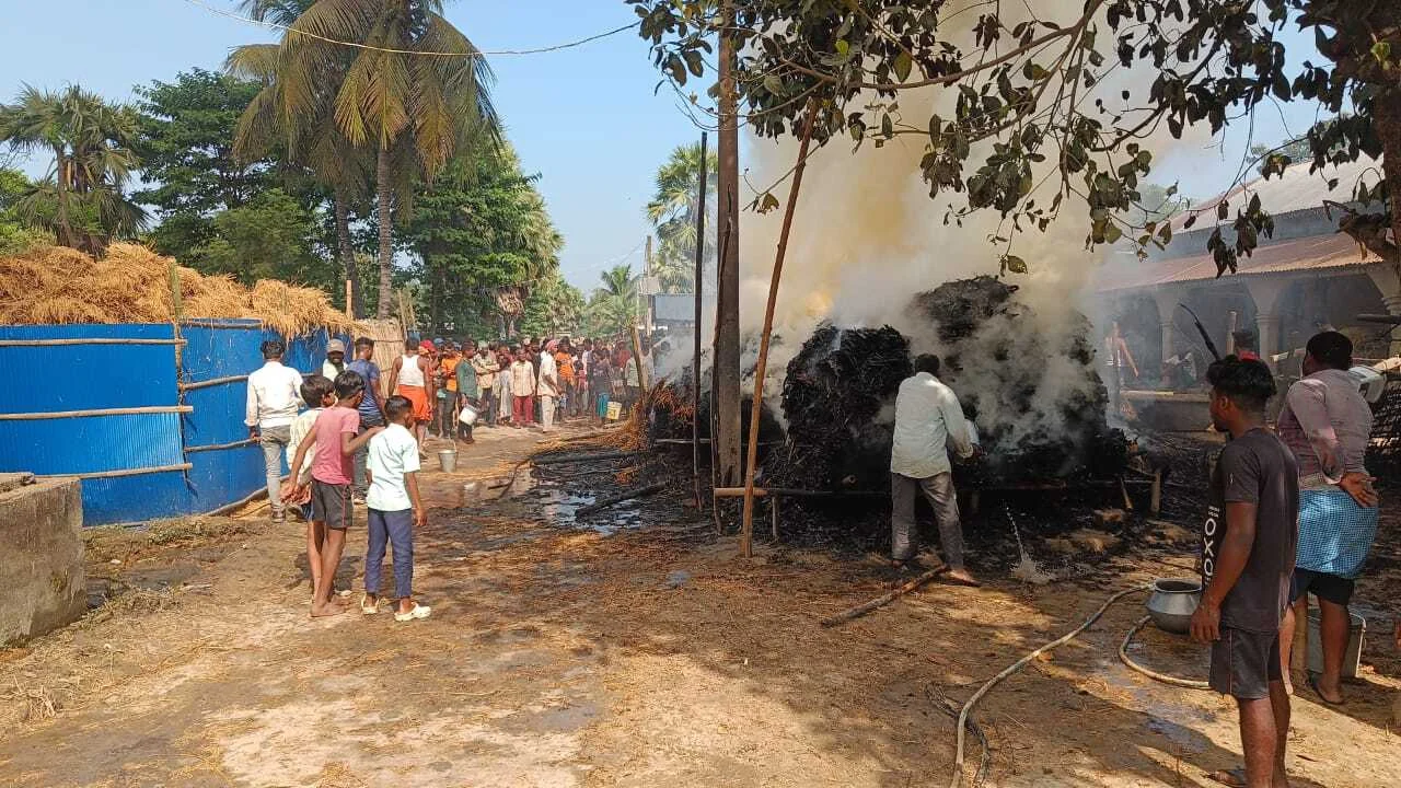 फारबिसगंज के सैफगंज में घास के ढेर में लगी आग, कोई हताहत नहीं