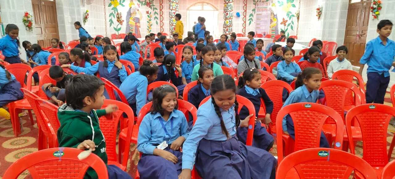 युवा उत्सव में बदइंतज़ामी उजागर, दर्शक के नाम पर बुलाए बच्चे नाश्ते को तरसे