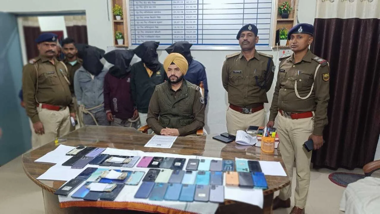 बड़ी सफलता : मधेपुरा पुलिस ने 48 मोबाइल सहित 6 मोबाइल चोर को किया गिरफ्तार