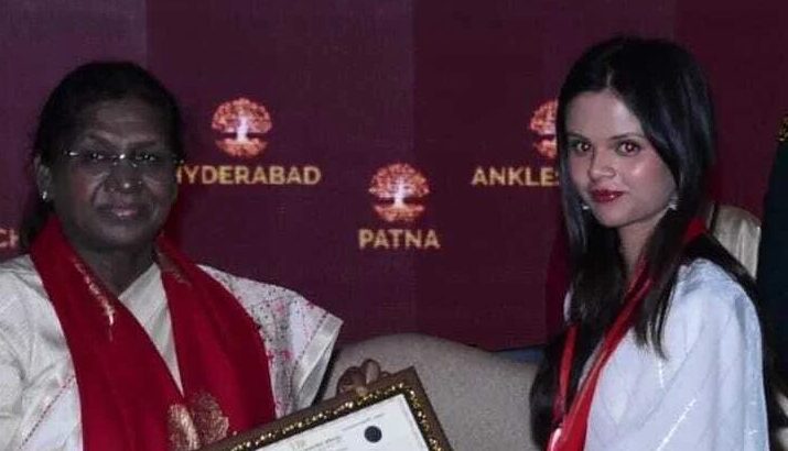मधेपुरा की बेटी ऋति कृष्ण ने रचा इतिहास, राष्ट्रपति द्रौपदी मुर्मू के हाथों गोल्ड मेडल पाकर बढ़ाया जिले का मान
