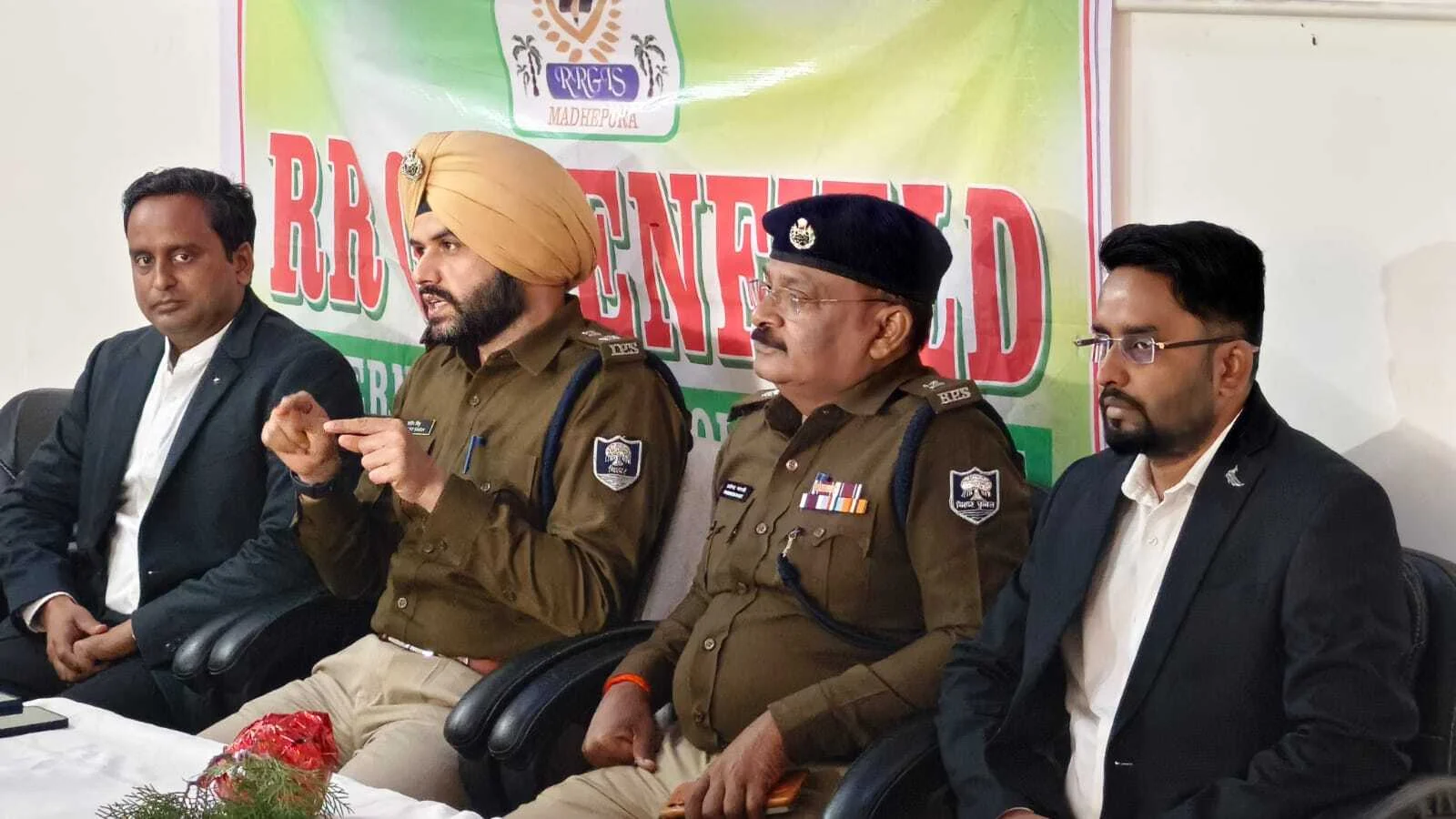 एसपी ने किया बच्चों के साथ संवाद, डिजिटल अरेस्ट, सायबर ठगी के बारे में दिया जानकारी