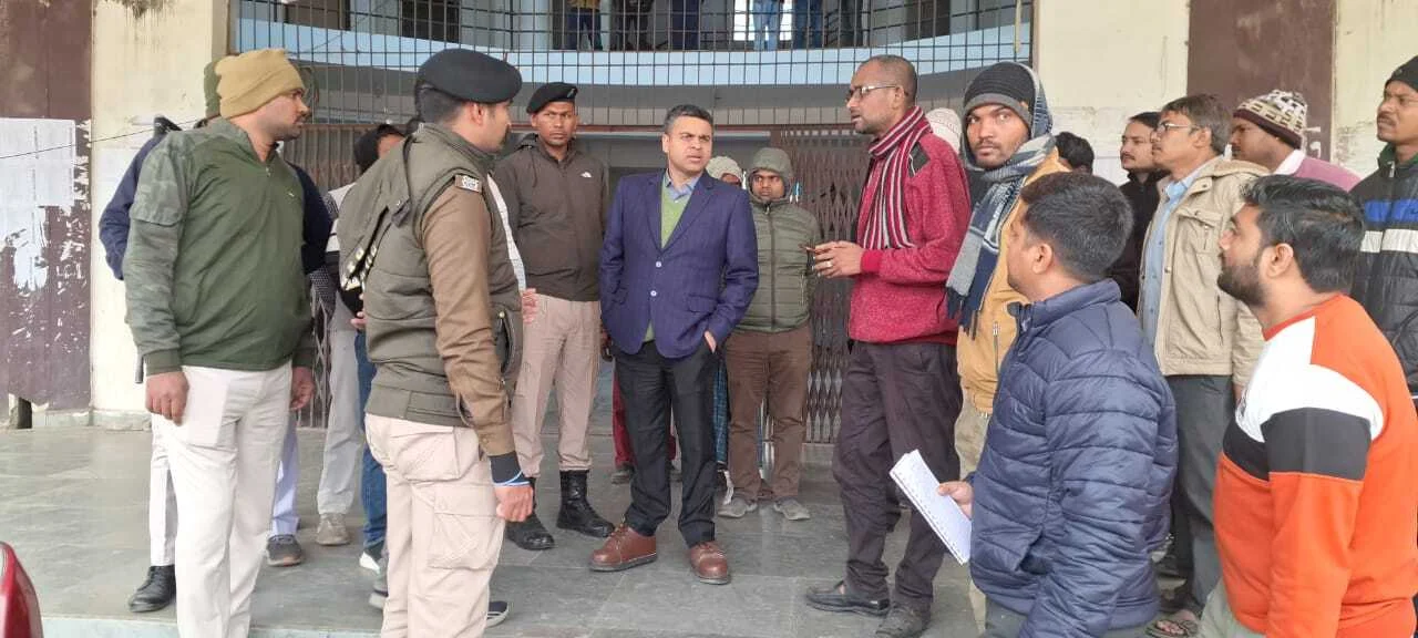 मधेपुरा : डीएम ने किया औचक निरीक्षण, कार्यशैली में सुधार के दिए सख्त निर्देश