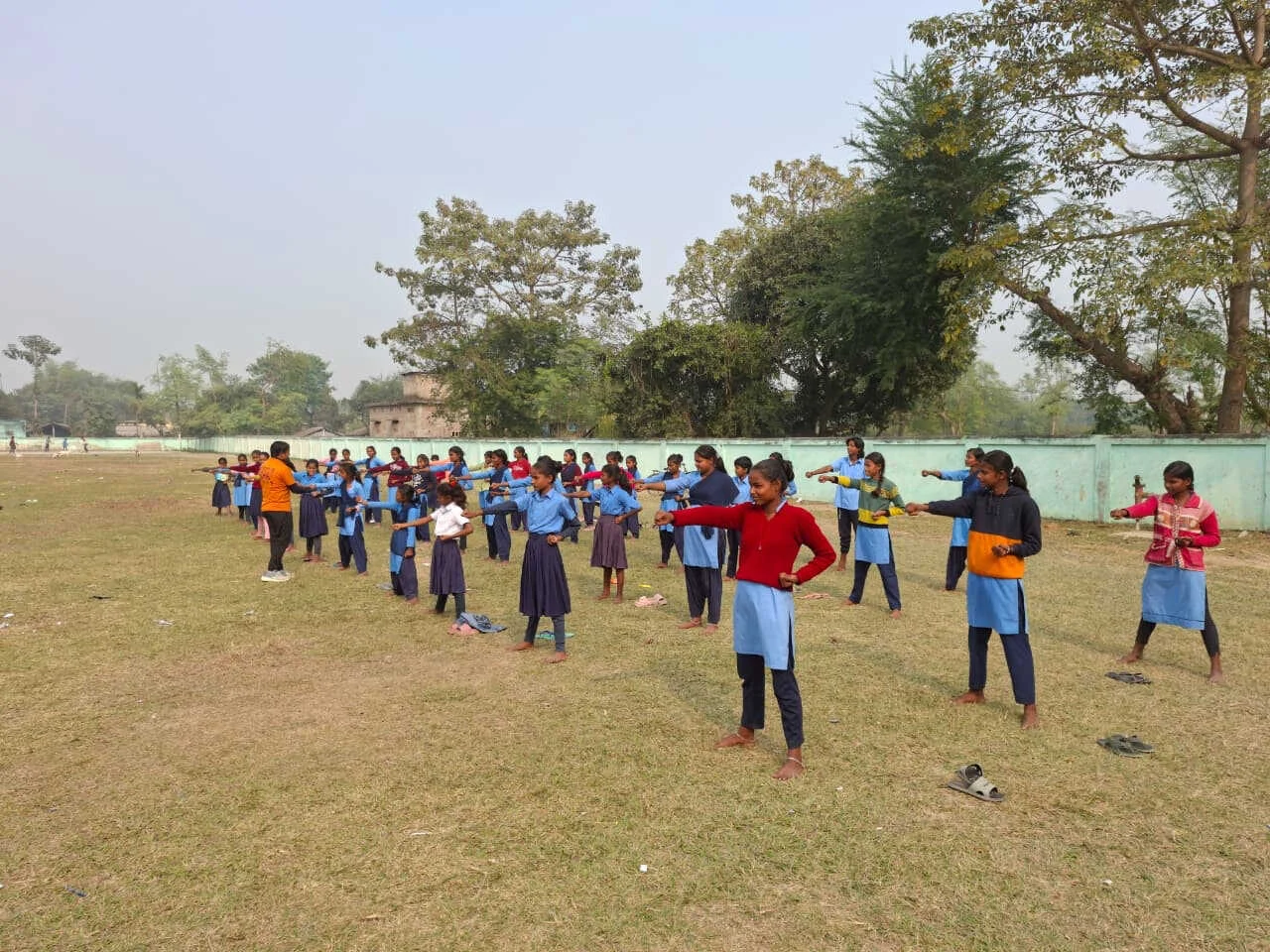 आत्मरक्षा प्रशिक्षण के तहत छात्राओं को सिखाया जा रहा है मार्शल आर्ट