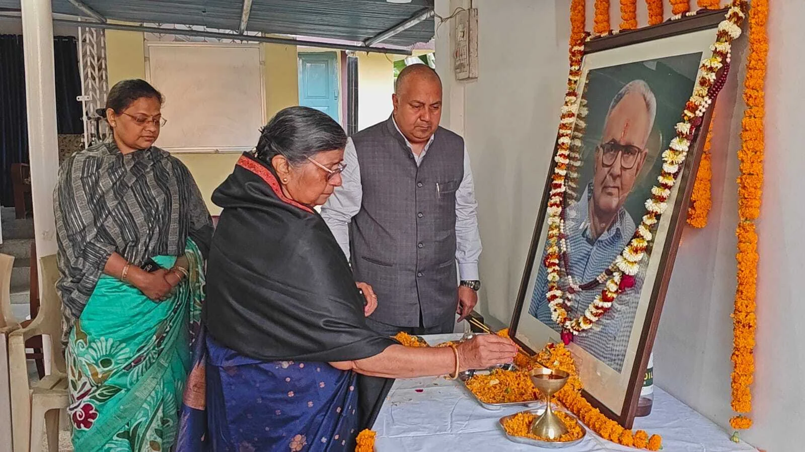 सादगी के प्रतीक डॉ. अरुण मंडल: आधुनिकता से दूर एक ऐसे पिता, जिन्होंने बेटे को ‘बेस्ट डॉक्टर’ बनने की सीख दी