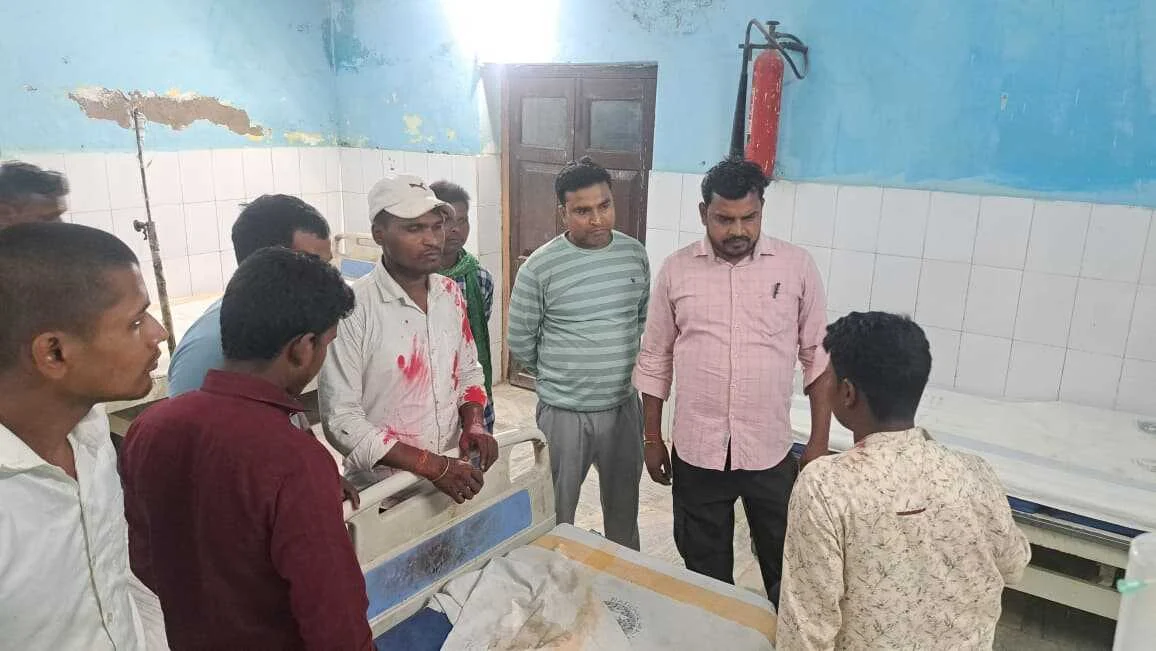 सड़क हादसे में महिला की मौत, पति घायल