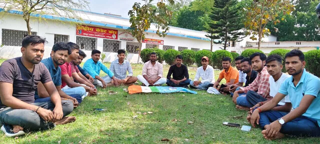 छात्रहित के साथ किसी भी प्रकार का खिलवाड़ बर्दाश्त नही किया जायेगा