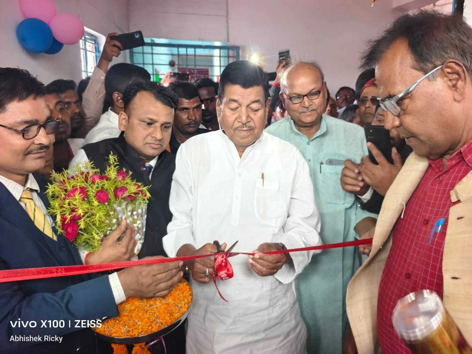 मधेपुरा में Overnet Fashion Mega Mart का भव्य उद्घाटन, सांसद दिनेश चंद्र यादव ने फीता काटकर किया शुभारंभ