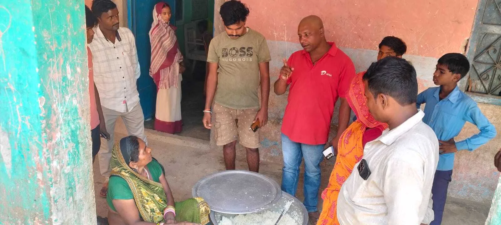 मीनू के अनुसार नहीं मिल रहा बच्चों को भोजन, अभिभावकों ने की सुधार की मांग