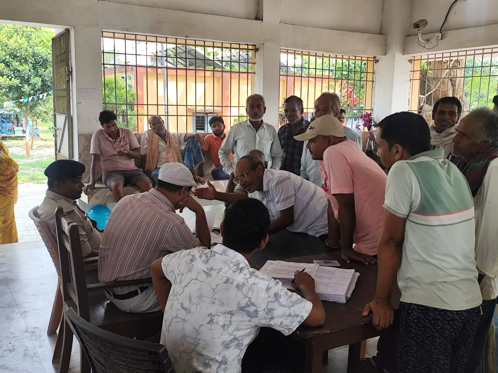 चौसा थाना परिसर में आयोजित जनता दरबार में 10 मामलों का निष्पादन