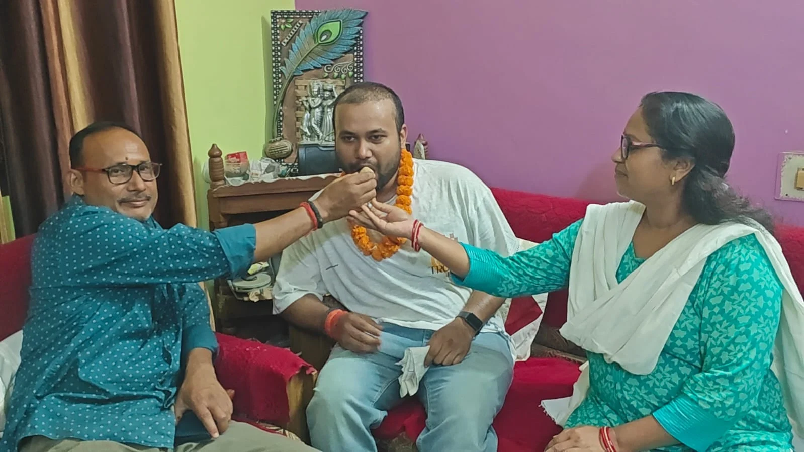 BPSC 70वीं परीक्षा में मधेपुरा के शुभम सुमन बने राजस्व पदाधिकारी, घर में जश्न का माहौल