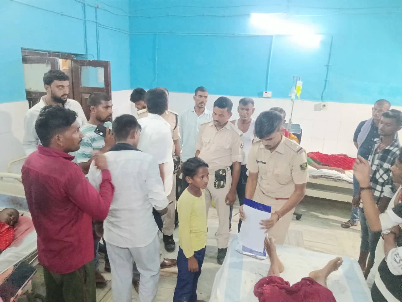 शादी की खुशियां पलभर में मातम में बदलीं, डीजे गाड़ी पलटने से महिला और मासूम की दर्दनाक मौत