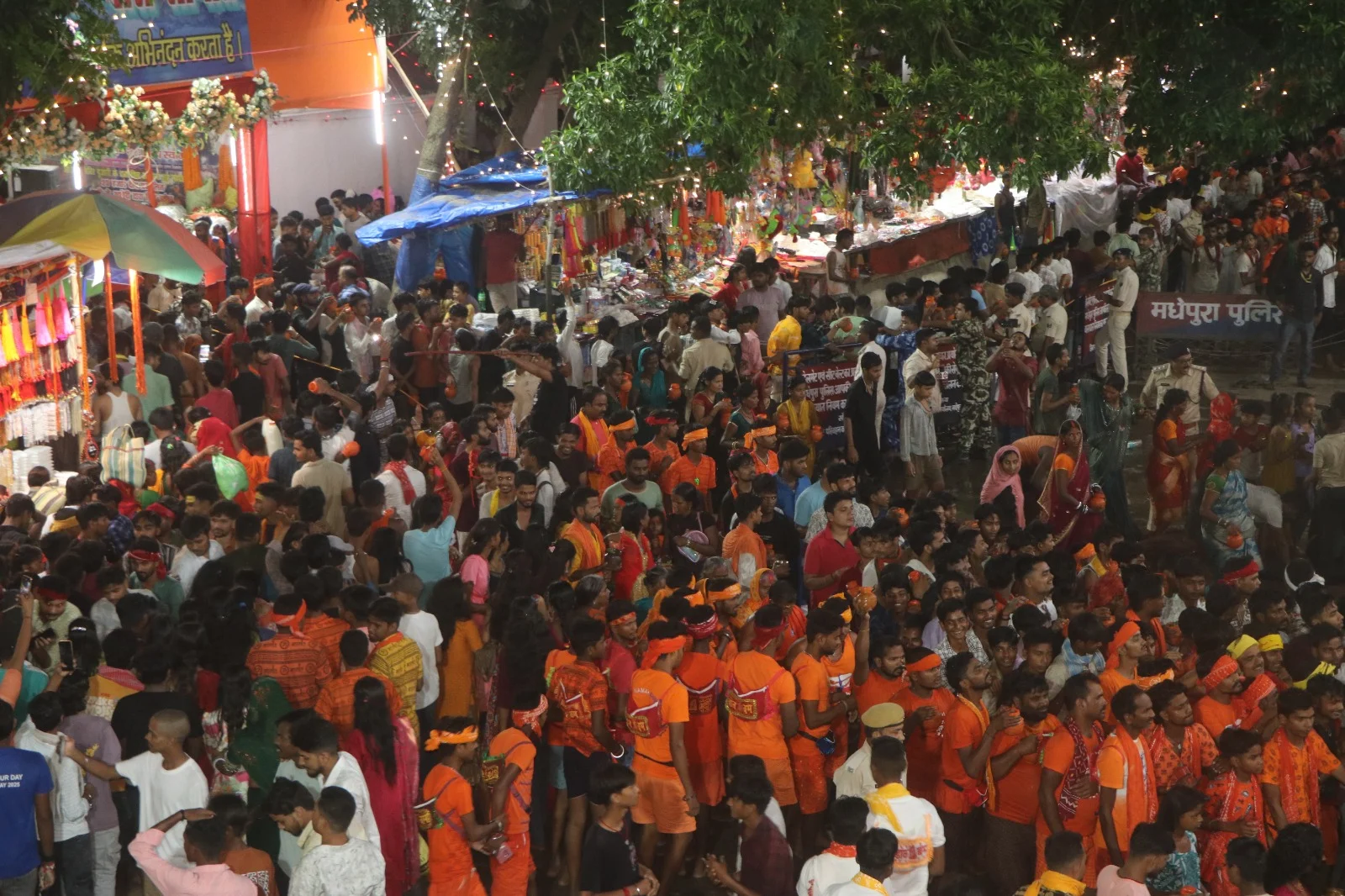 दूसरी सोमवारी पर सिंहेश्वरनाथ धाम में उमड़ा आस्था का सैलाब, दो लाख श्रद्धालुओं ने किया जलाभिषेक