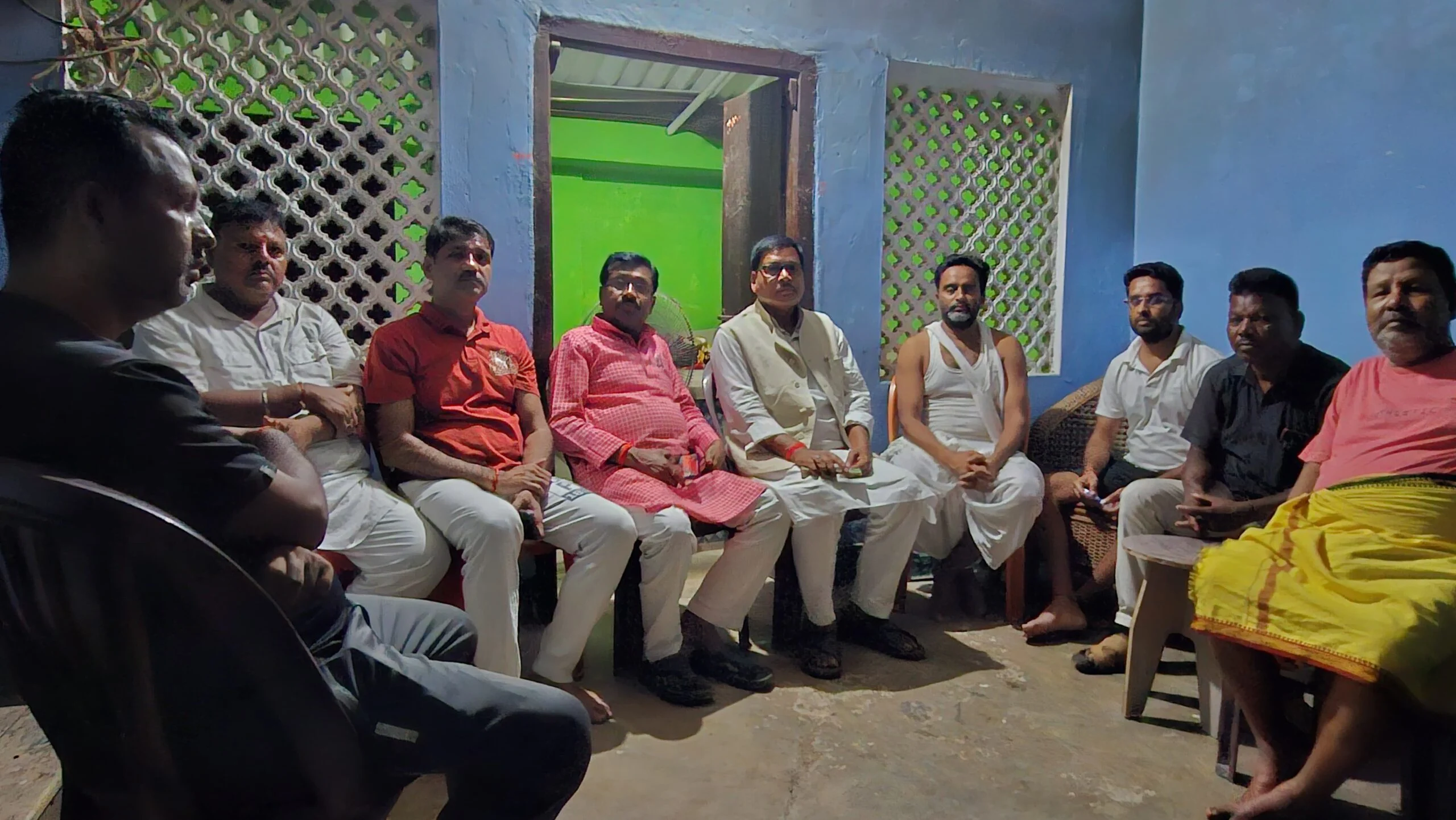 सिंहेश्वर महतो के निधन से शोक, विधायक ने परिजनों से मिलकर बंधाया ढांढस
