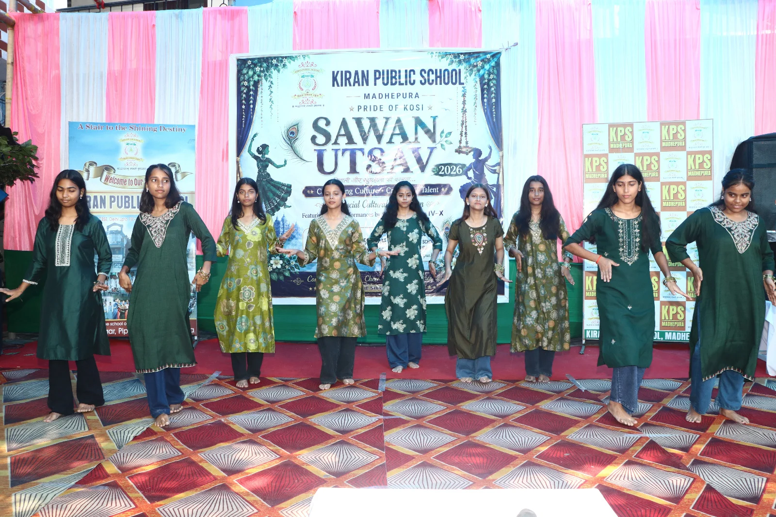 किरण पब्लिक स्कूल में हर्षोल्लास के साथ मनाया गया सावनोत्सव, छात्राओं ने दी मनमोहक प्रस्तुतियाँ