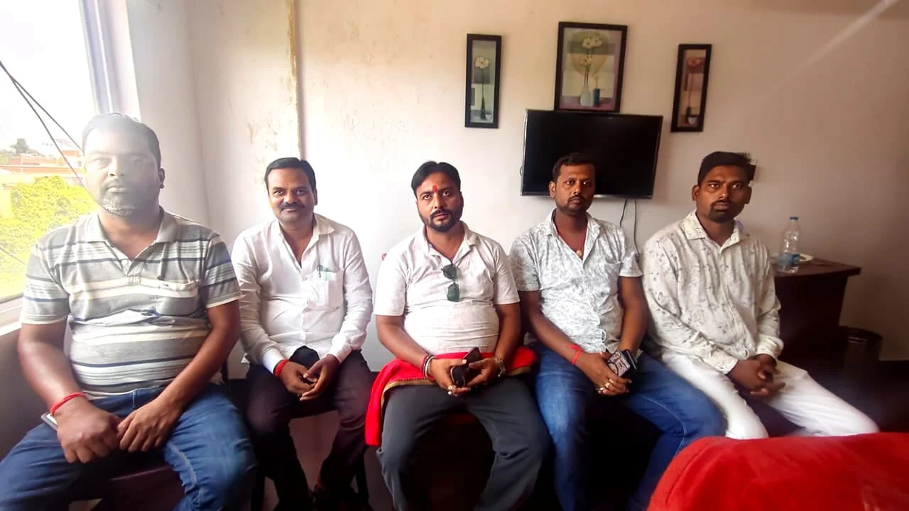 EO तान्या कुमारी पर लगे आरोपों को ठेकेदार संघ ने बताया निराधार, संवेदकों ने किया आरोपों का खंडन, कार्रवाई की मांग
