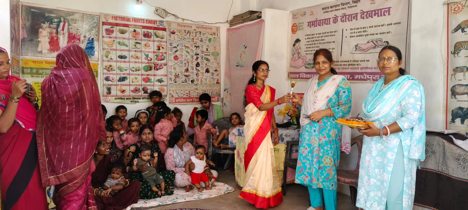 आंगन मिलन कार्यक्रम में बच्चों का कराया गया अन्नप्राशन, पोषण के प्रति अभिभावकों को किया जागरूक