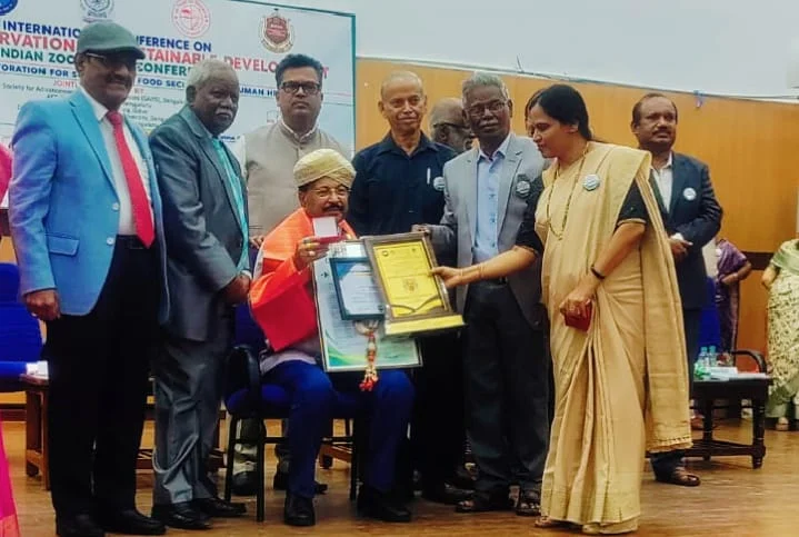 बीएनएमयू के कुलपति प्रो. डॉ. विमलेंदु शेखर झा को बेंगलुरु में मिला लाइफटाइम अचीवमेंट अवार्ड