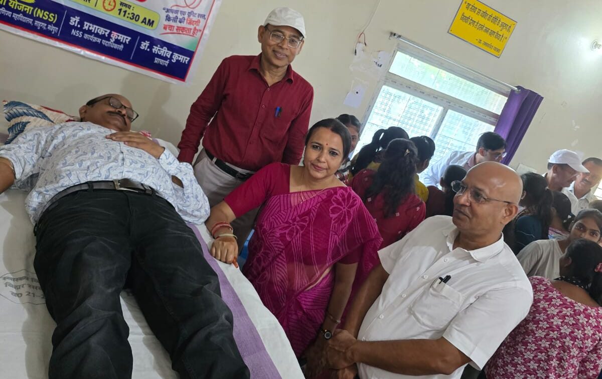 स्वर्ण जयंती वर्ष के उपलक्ष्य में महाविद्यालय में स्वैच्छिक रक्तदान कार्यक्रम संपन्न