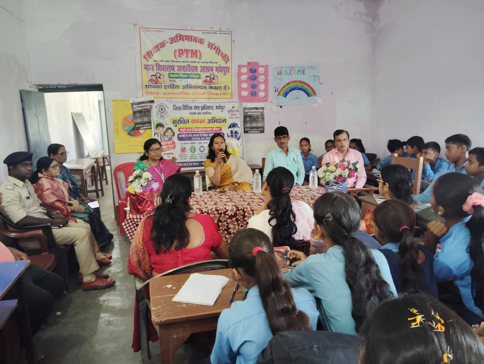 सुरक्षित बचपन अभियान: छात्राओं को साइबर अपराध, डिजिटल अरेस्ट और यौन उत्पीड़न से बचाव की दी गई जानकारी